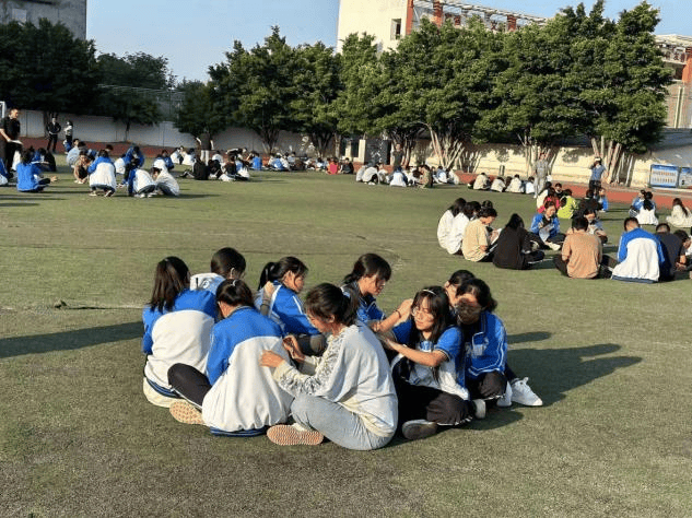 西昌市第七中学通过团体减压赋能和主题班团会活动,充分释放考前压力