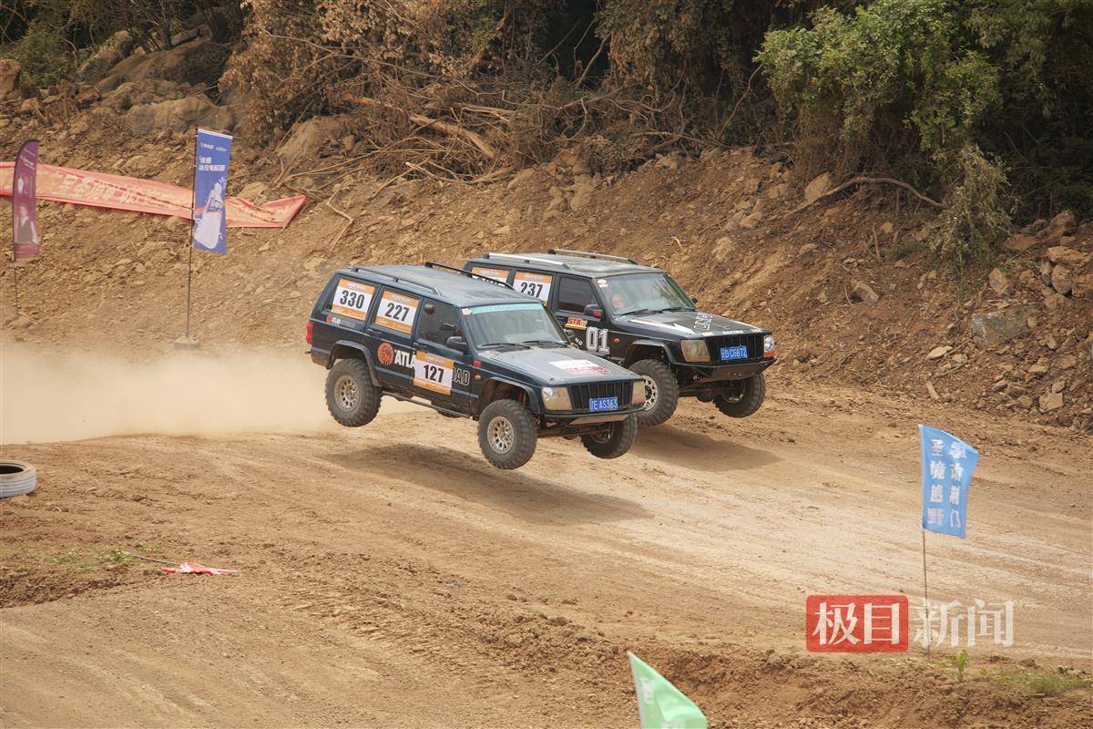 紧张刺激!荆门东宝圣境矿坑汽车场地越野赛激情上演