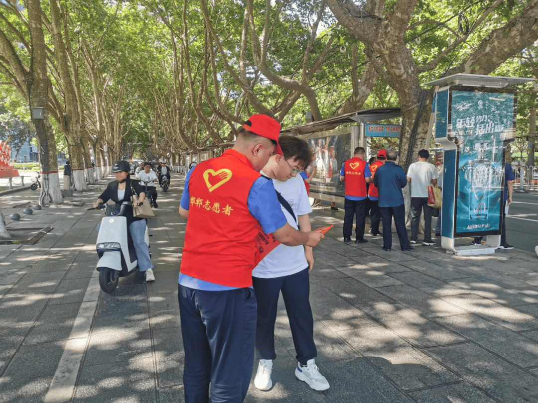 【主题活动】城管支队开展"世界无烟日"宣传活动