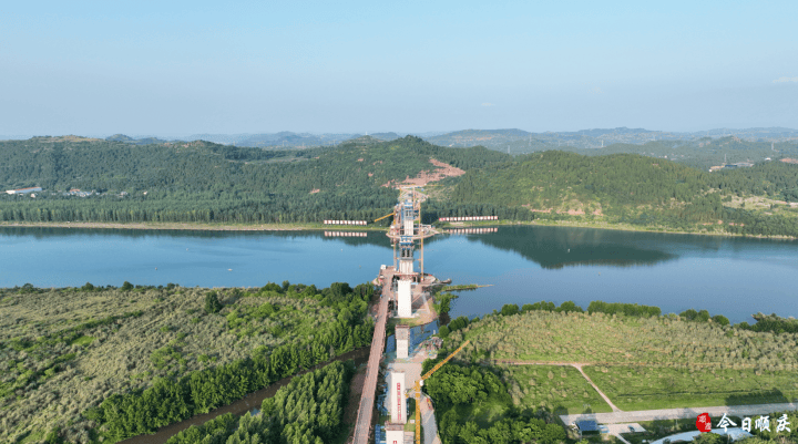 成达万高铁嘉陵江特大桥预计明年10月合龙_南充_成渝_四川