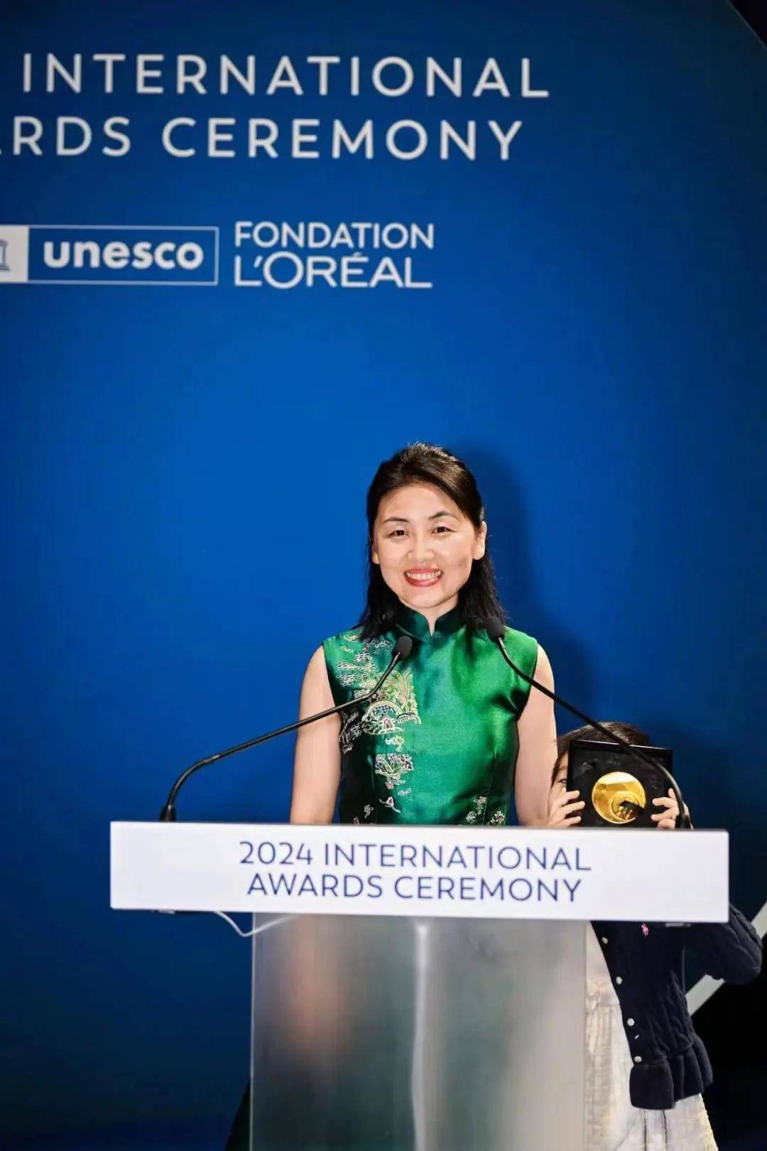 颜宁英文演讲感谢高中老师:她是对的!