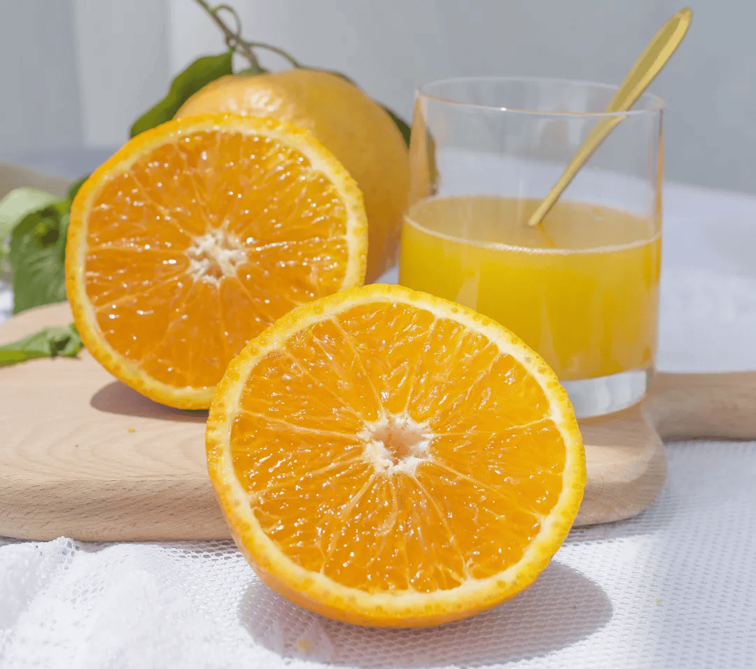 丑皇后果冻橙有着"徒手榨汁机"的美誉,轻轻一捏,随时随地来一杯无添加