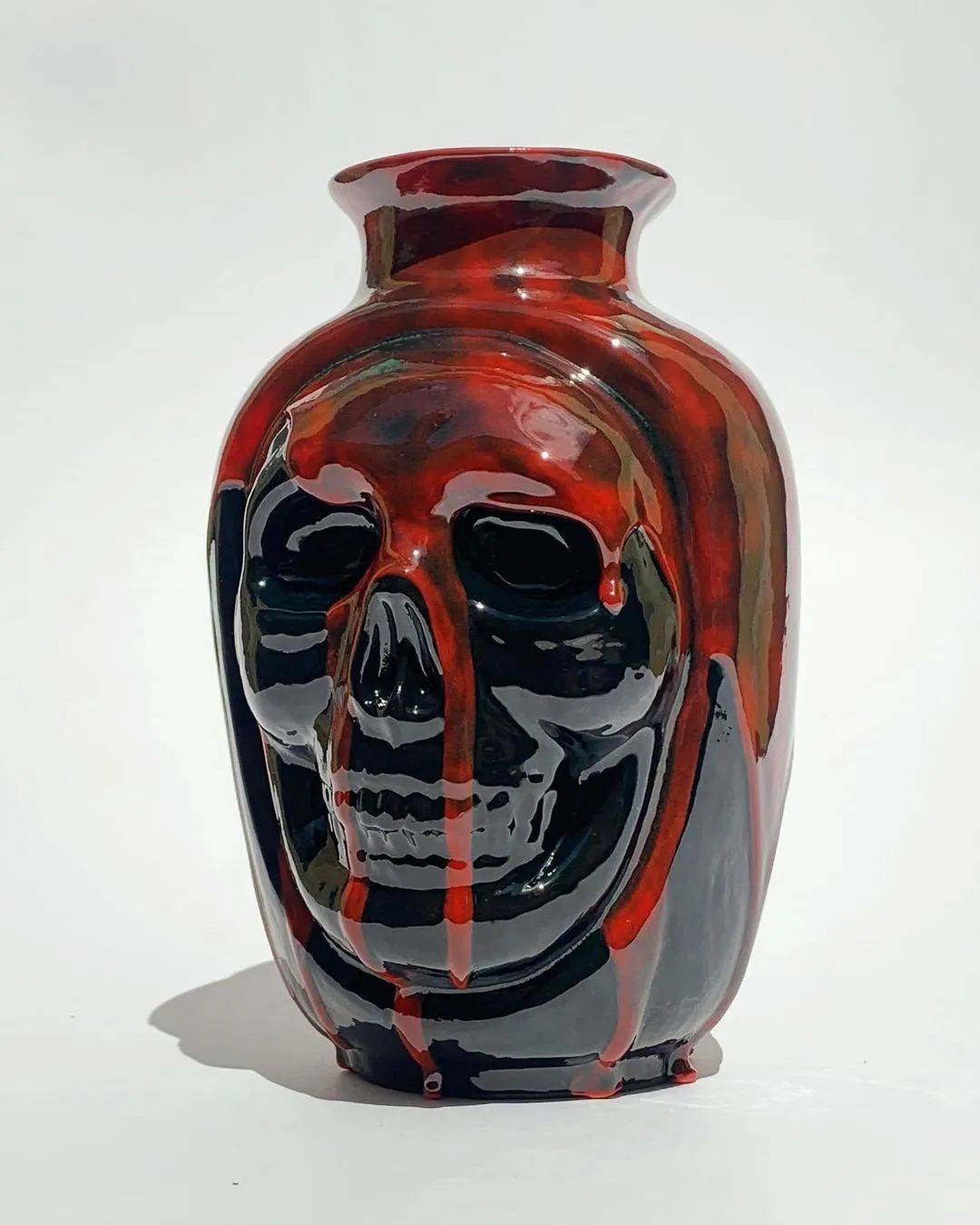 接下来,就让我们一起来欣赏一下,吉米·d·兰扎的人脸花瓶系列作品吧