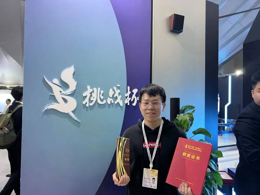 "专转本"宿舍5兄弟,又一起考研"上岸"了!_黄志鹏_李华博_照片