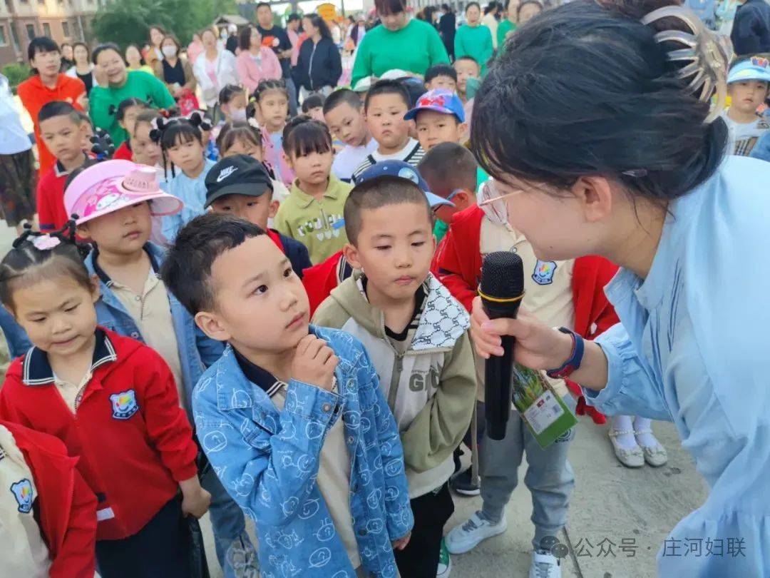 工人社区妇联携手联建单位明星小学开展"手绘理想,放飞希望"六一主题