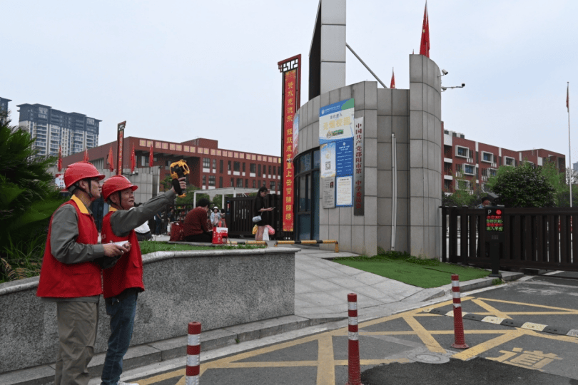 中,工作人员严格按照高考保电工作方案进行操作,对邵阳市一中的考场