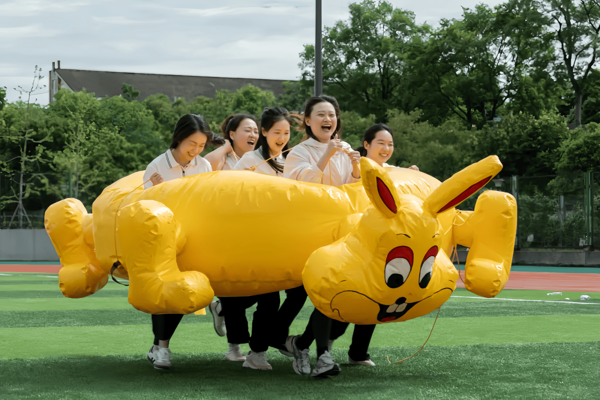 用拼搏诠释梦想 成都东软学院第九届运动会举行