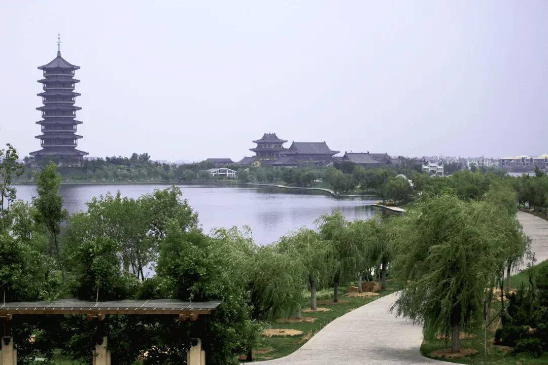 藏不住了,北方"小西湖"犹如仙境一般,就在青岛