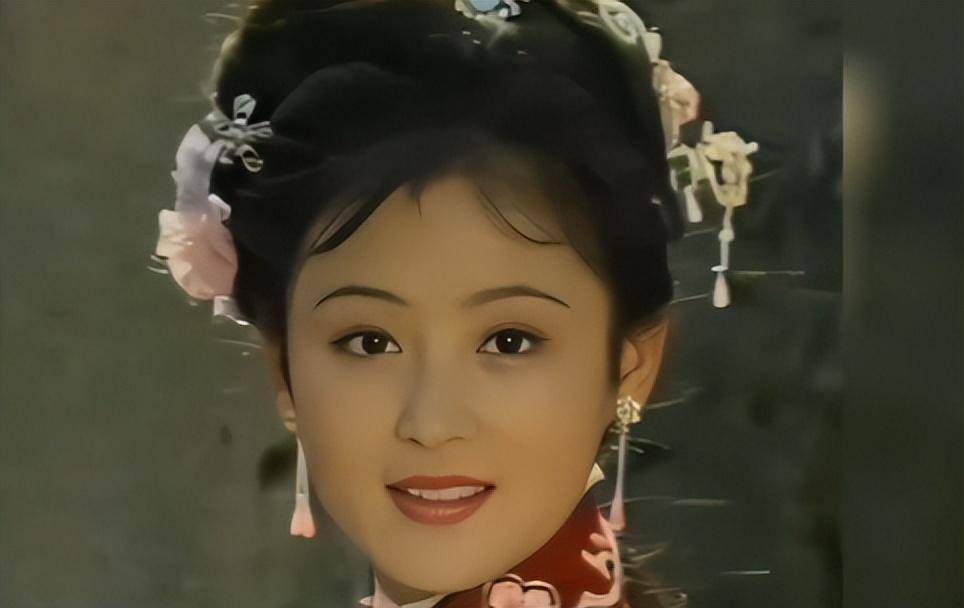 于是琼瑶阿姨便邀请陈红出演她的影视剧《几度夕阳红》.