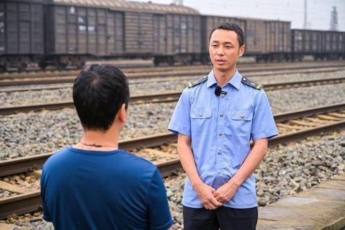 开放故事丨师徒两代火车司机 见证越走越宽广的重庆开放之路