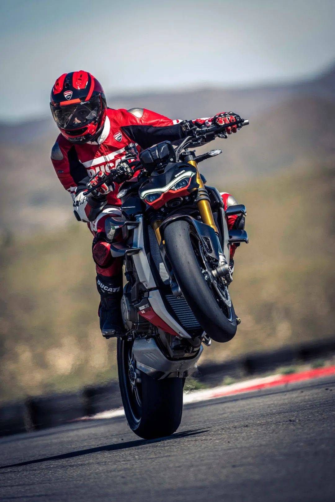街霸之巅ducati streetfighter v4 sp2