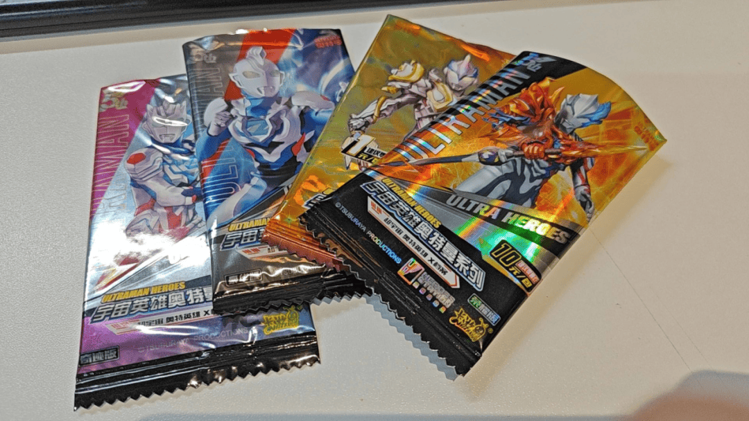 早在烟卡之前,一股疯狂的集卡热潮就已经席卷小学圈,"奥特曼","小马宝