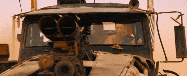 《狂暴之路》中女主的绝世枪法有了交代,家传绝学.