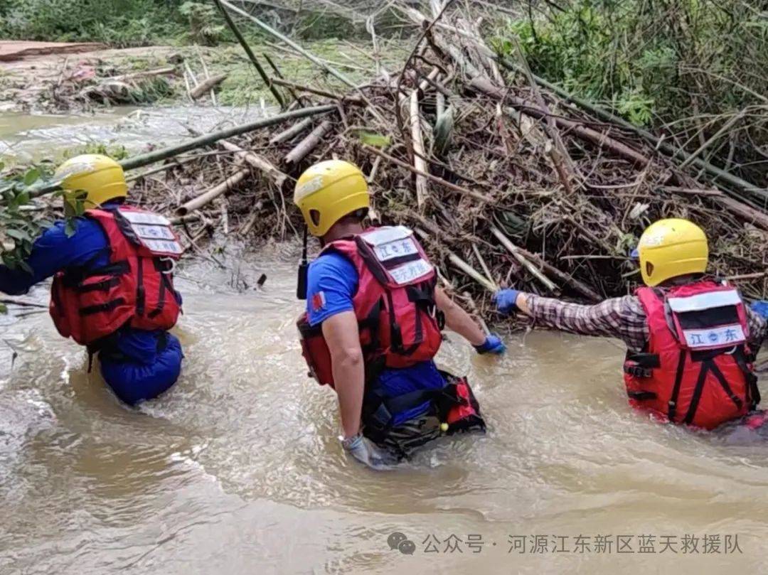 河源一村民被洪水冲走 .