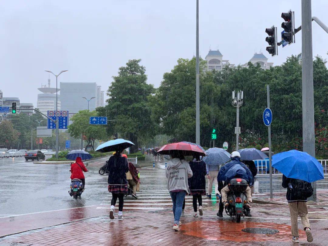 户县大雨图片