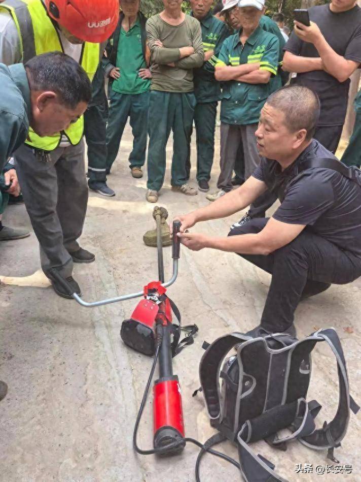 西安经开区城管局开展第二次"绿化大讲堂"活动