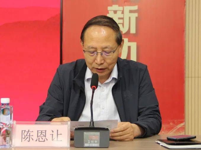 副秘书长梅鑫讲话宝鸡市残疾人福利基金会副理事长兼秘书长蔡旭向余