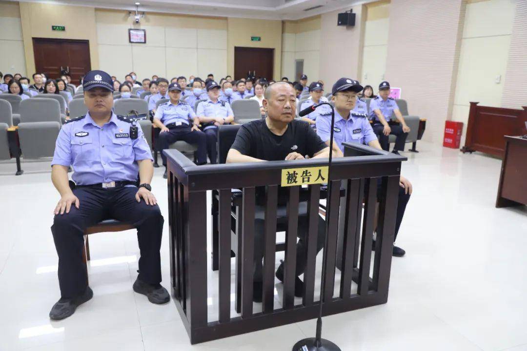 许昌东城区一原党工委书记违规支付,造成经济损失超1.2亿元