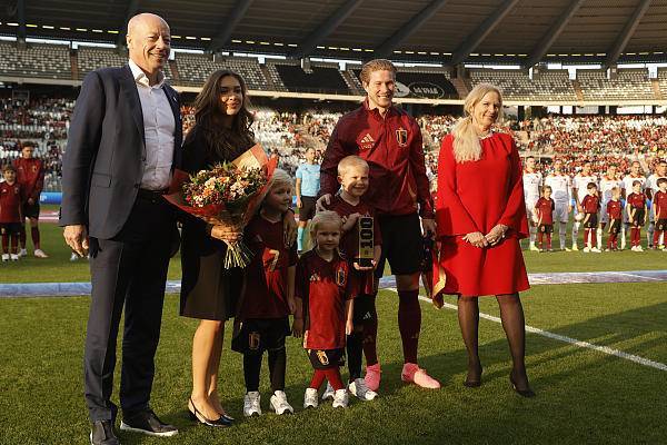 德布劳内国家队百场 首开纪录状态神勇