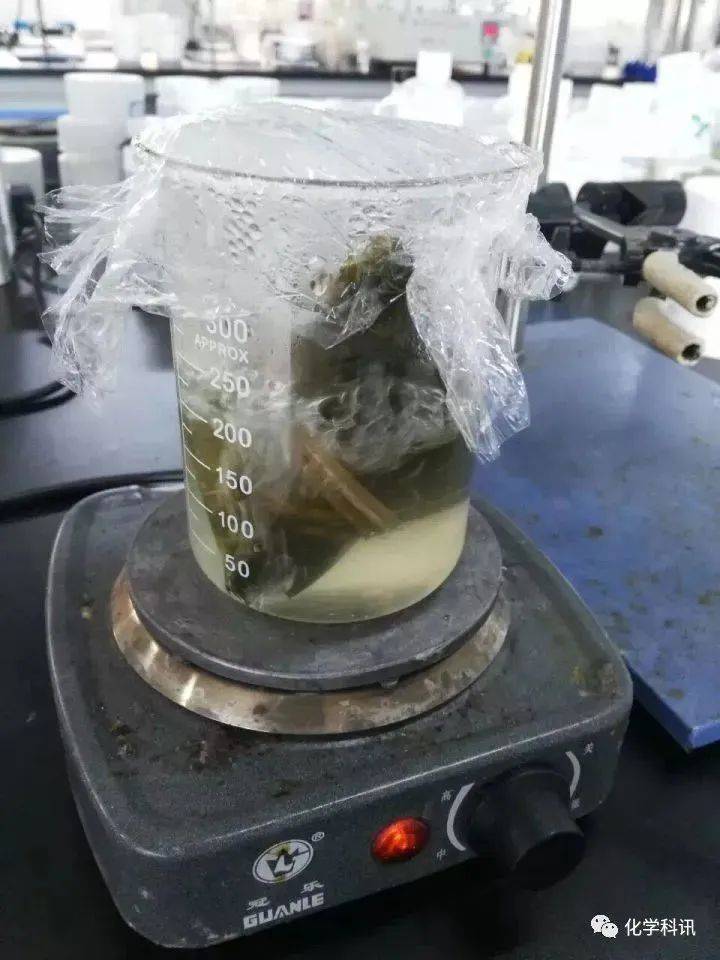 有拿烧杯煮粽子的.比如,有拿烧杯煮方便面的.