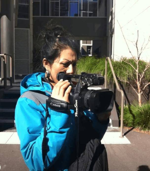 17岁被性侵,34岁成老鸨,49岁嫁名导,她凭什么一手烂牌打成王炸_唐小雁