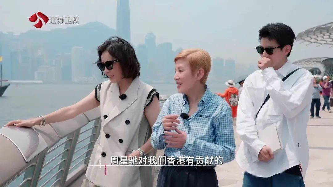 吴君如做客刘嘉玲节目,她说:"我一直觉得周星驰很有魅力啊!