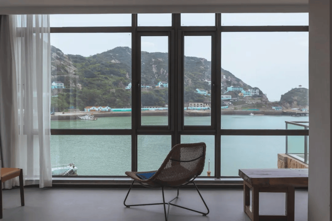 浮 生坐落于虾峙最东面山上的浮生民宿,拥有最独特的地理位置.