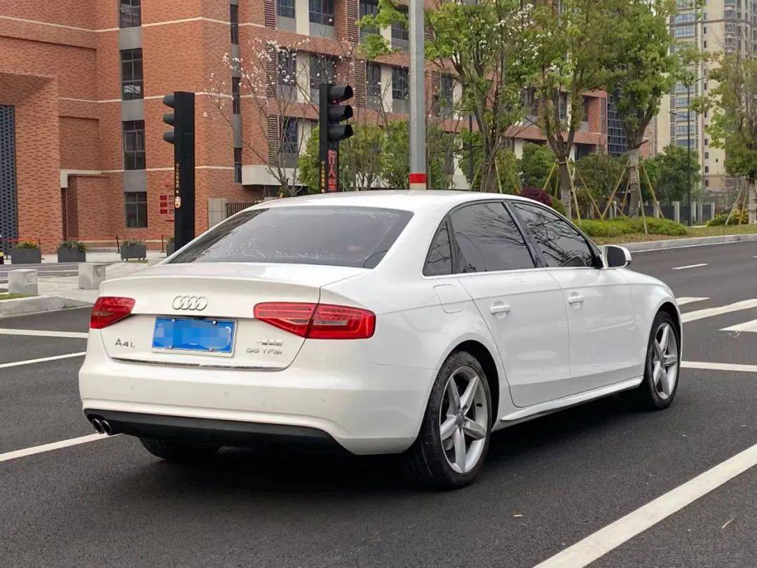 2015年 奥迪a4l 精品车况