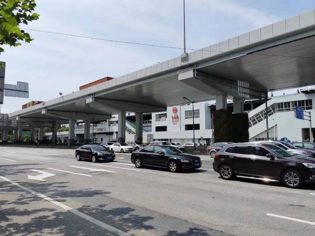 逸仙路-同济路高架及地面道路是宝山通往上海市区的主要快速通道之一