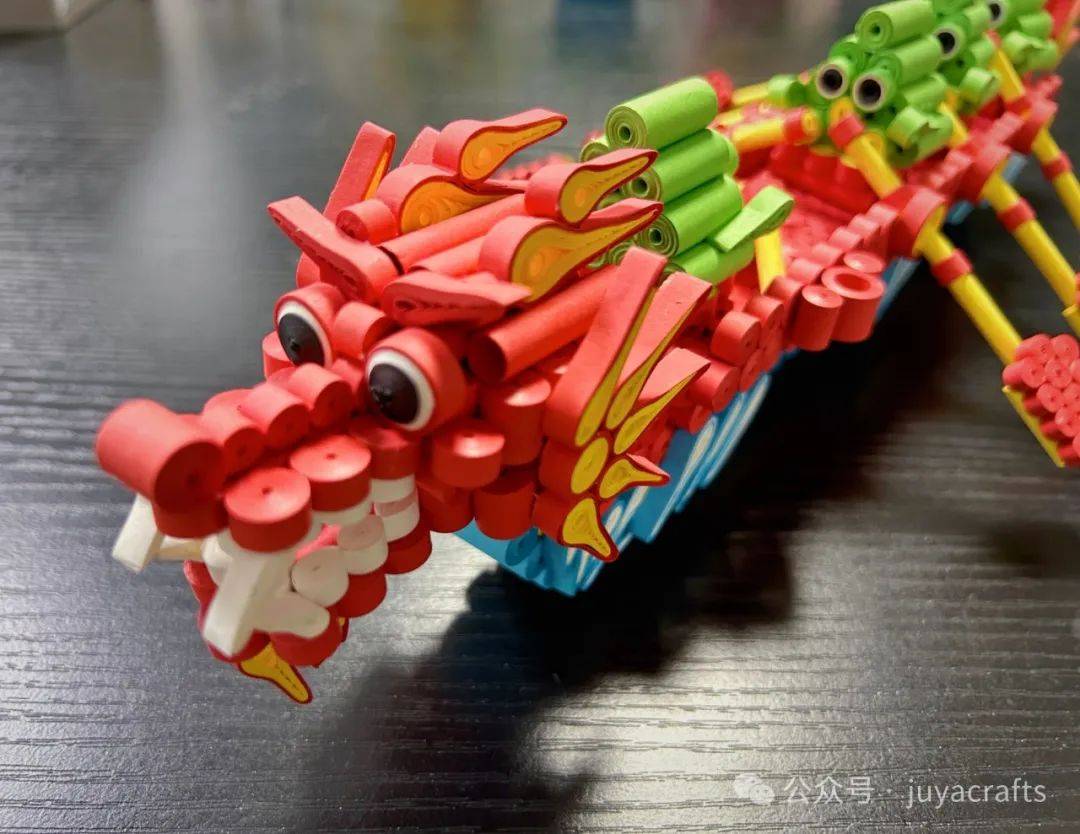 首先分享的是微信昵称"alice dong"学习教程制作的两件作品《端午龙舟