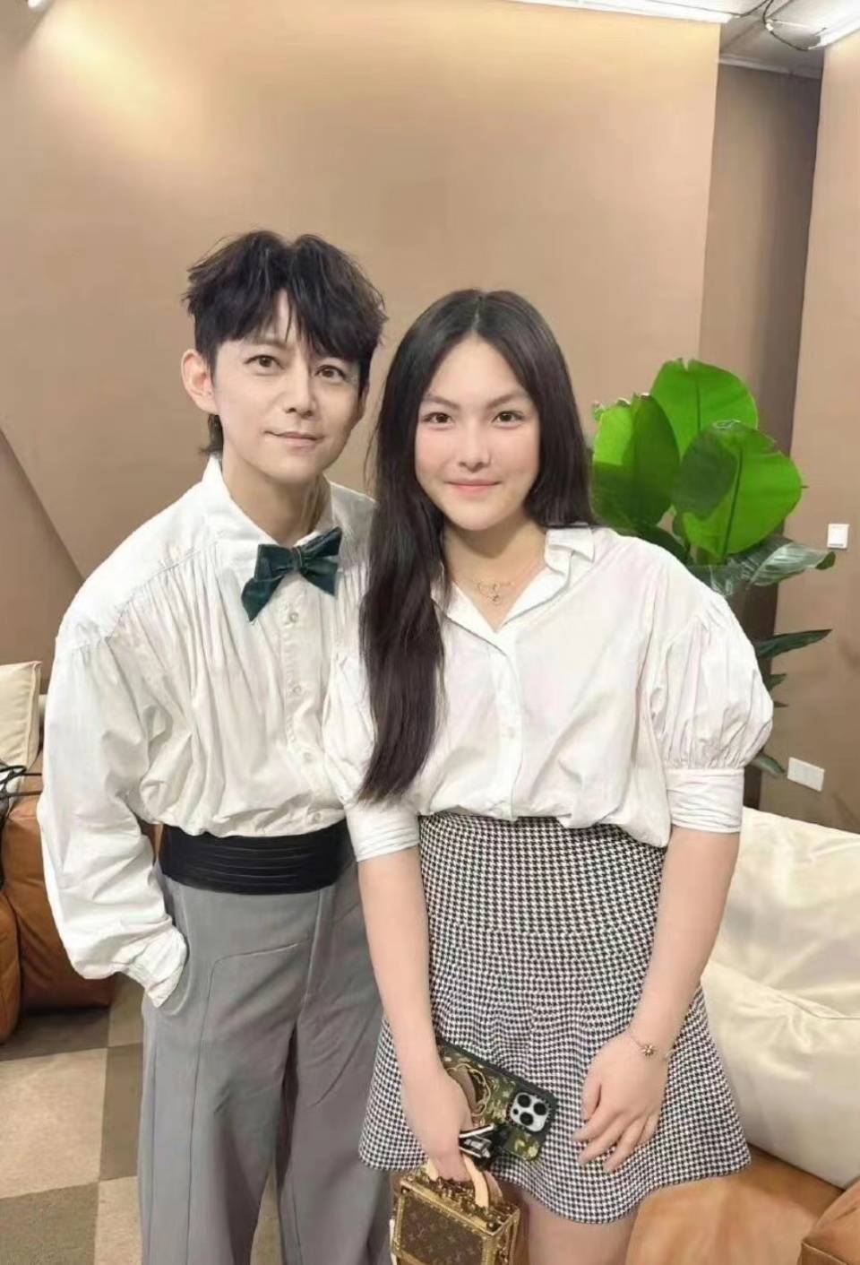 天天拍杂志酷似张亮,王诗龄被宠成公主_李湘_何炅_女儿