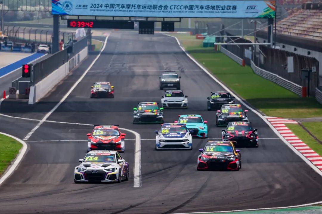 起跑日 金榜题名时 | ctcc上海首日谢欣哲/潘奕名杆位致胜_国际赛车场