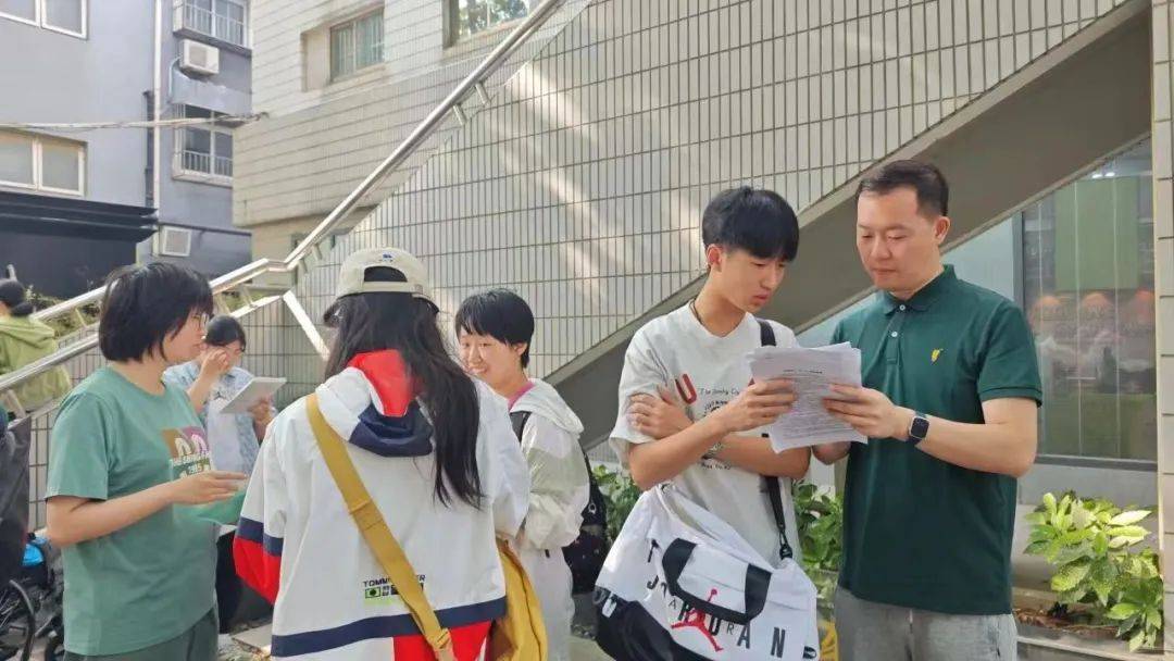 2024高考语数英三门权威卷评!