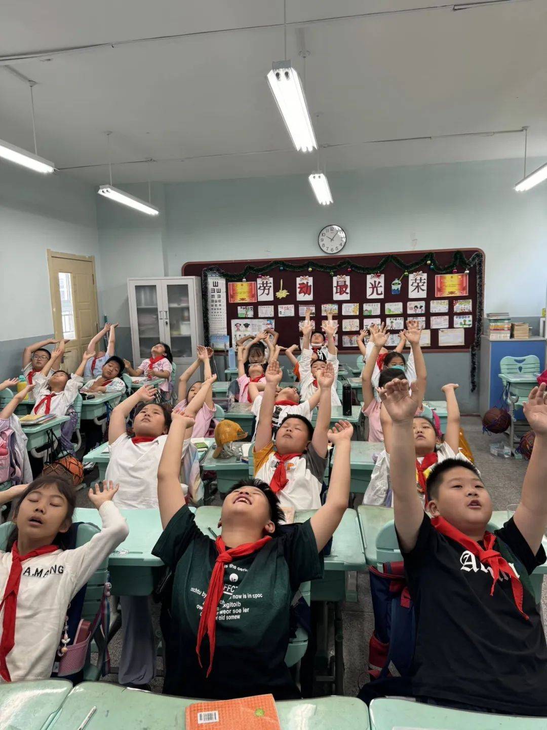 防溺常演练,安全伴我行——青岛台东六路小学开展防溺水应急演练活动
