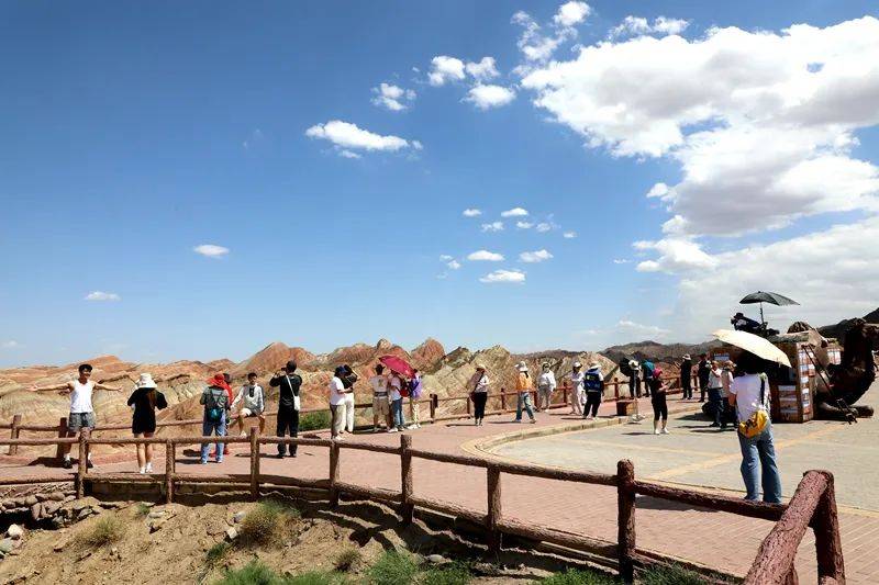 【网络中国节·端午】端午小长假张掖丹霞景区旅游"热力十足"