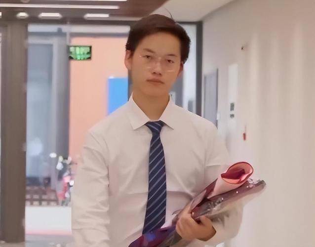 林万东:19年高考713分,受清华校长点名表扬的寒门学子,今怎样