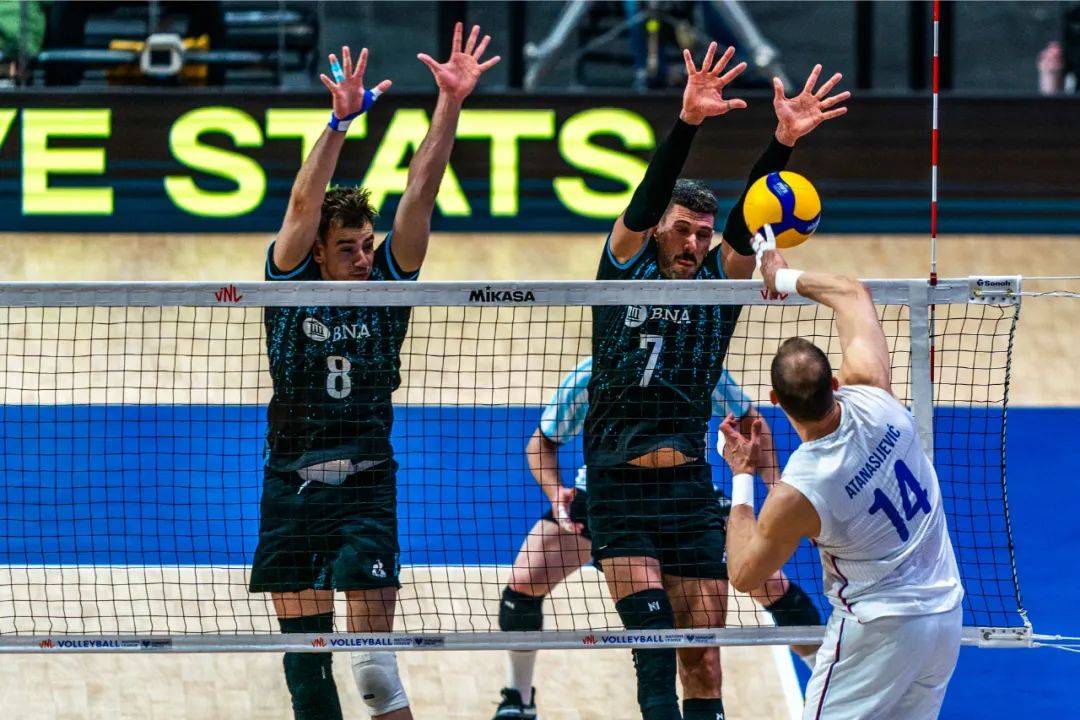 加拿大男排太猛了 直接开挂 世界排名狂飙 阿根廷男排和塞尔维亚上演