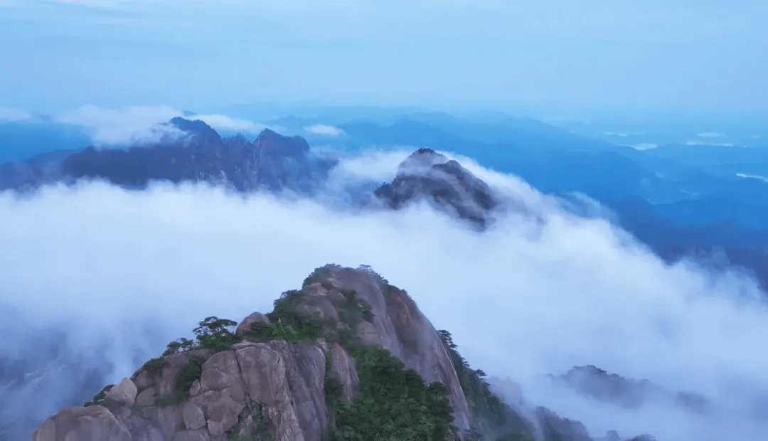 黄山云雾缭绕风景如画 解传光 摄