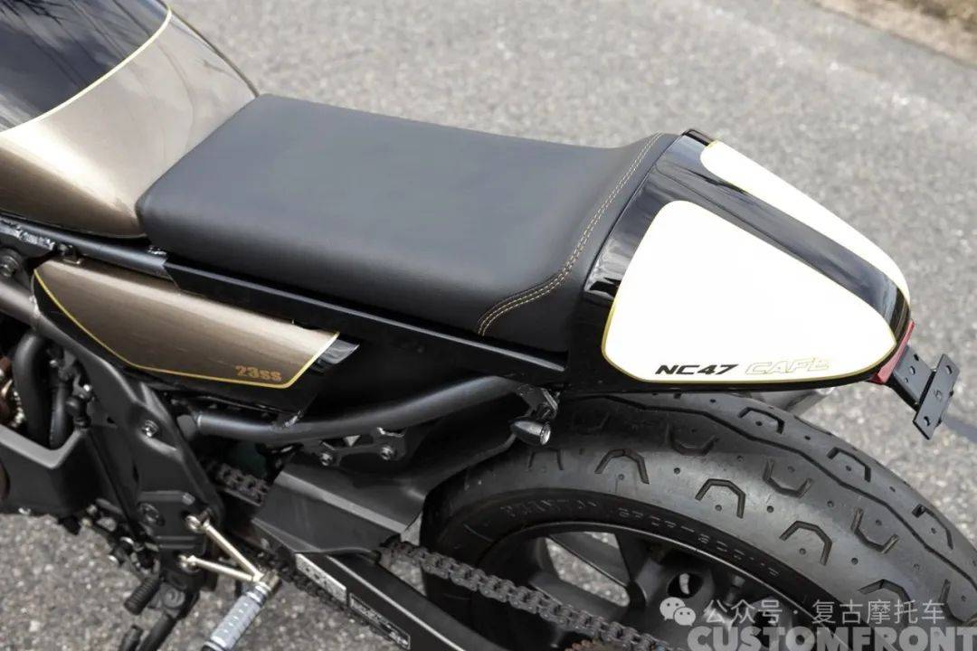 仿赛车复古改造 本田cbr400r | 每日一车