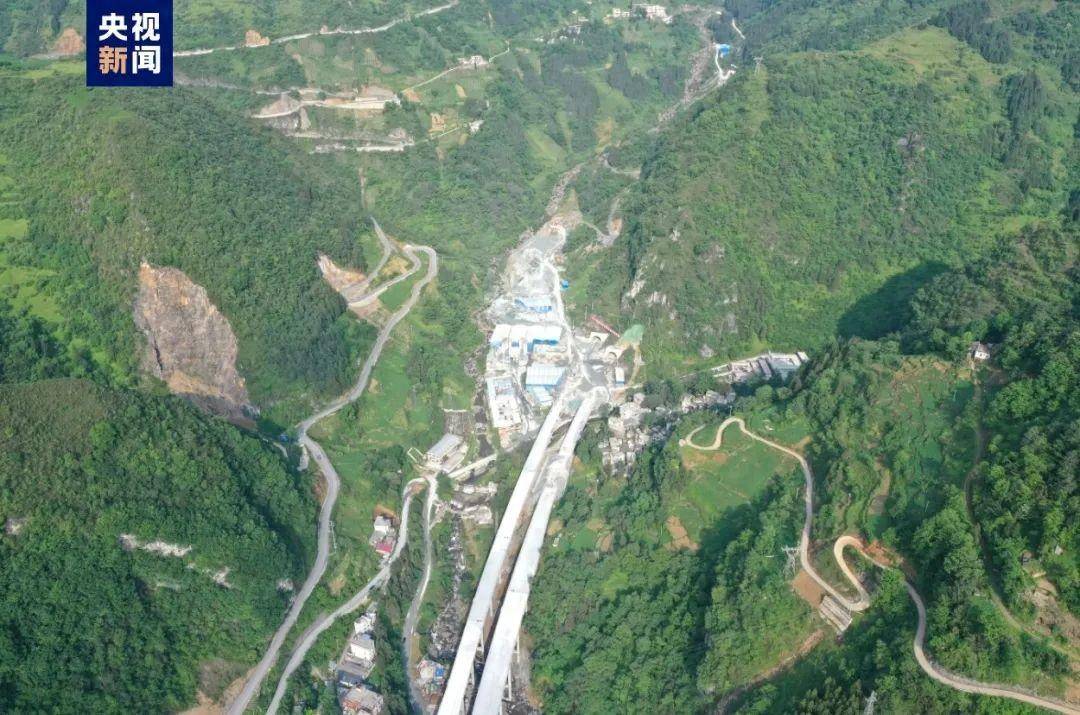 大永高速公路莲峰隧道全隧贯通 预计10月全线通车_昭通市_云南_目标