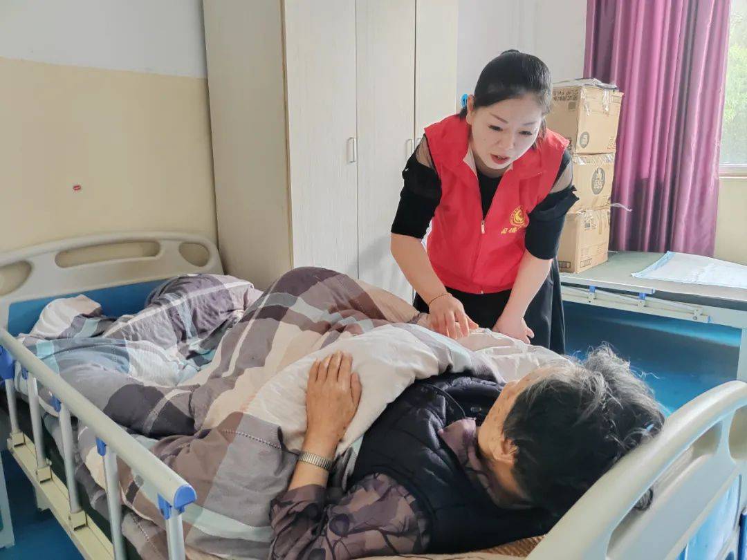 苍南县同德公益服务中心开展"浓情端午·关爱老人活动