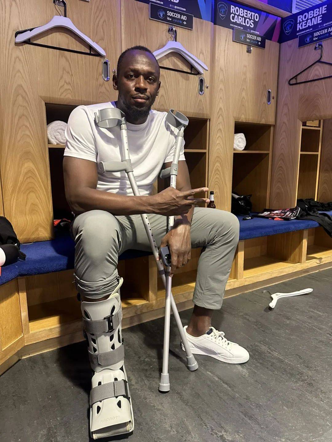 惨!博尔特跟腱断裂