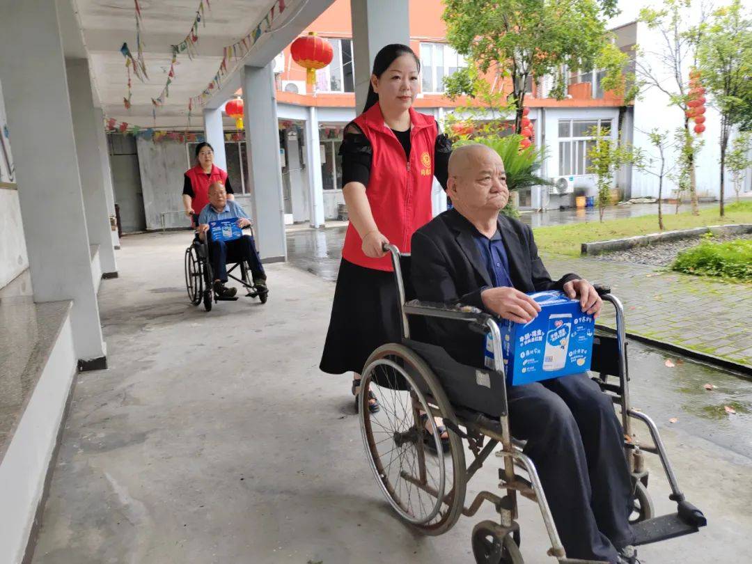 苍南县同德公益服务中心开展"浓情端午·关爱老人活动