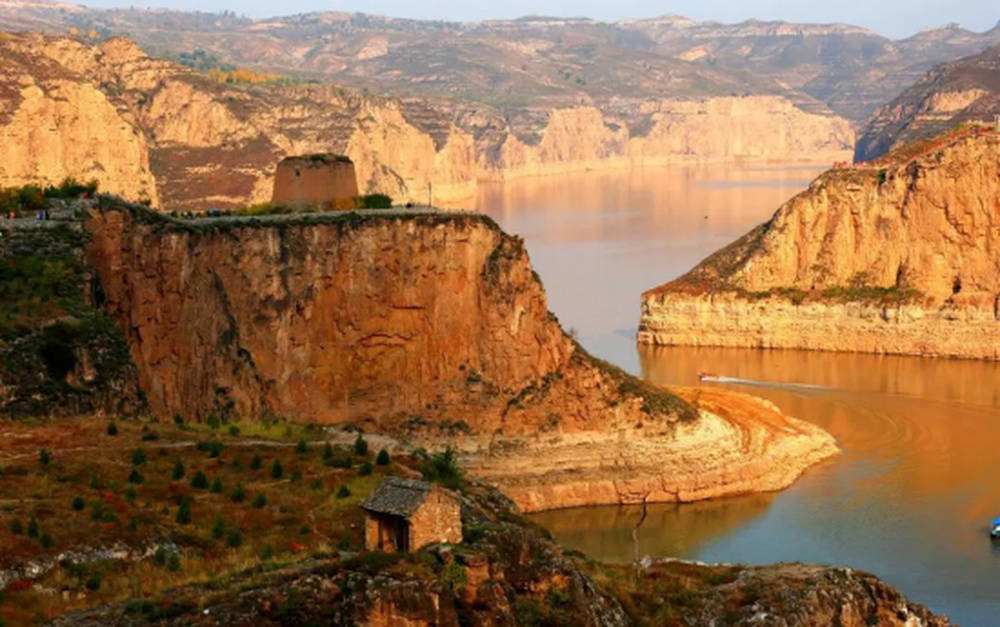 位于朔州山阴县和忻州代县交界的白草口村边上,是山西屈指可数的包