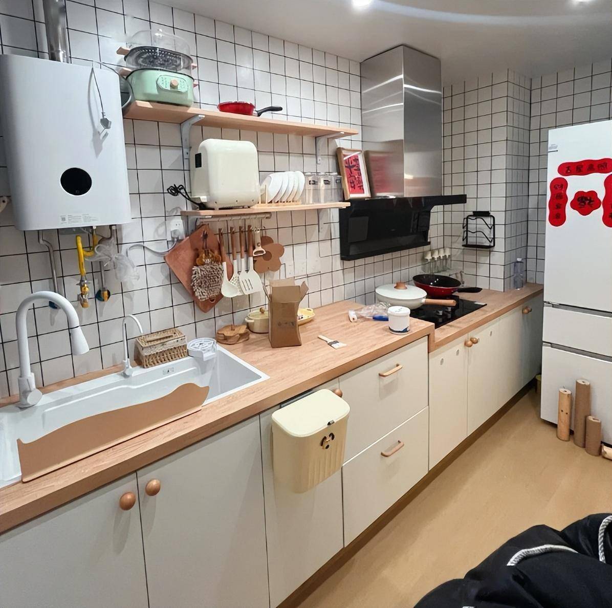 厨房不一定大就好,瞧瞧日本人布置的,整洁上档次,晒晒!