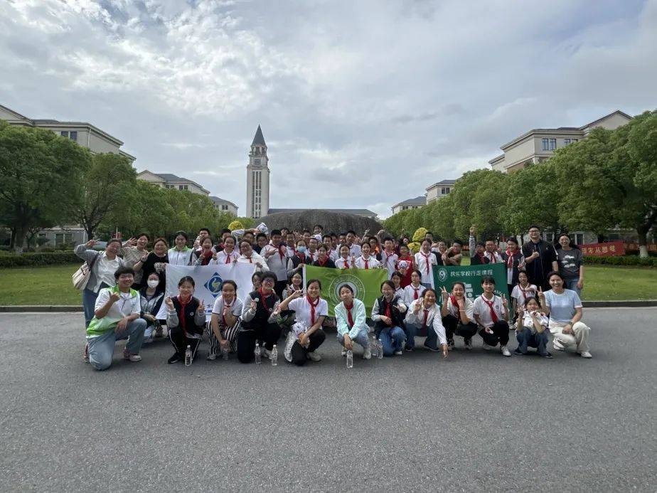 在中侨职业技术大学党委学生工作部和相关学院团委的精心组织下,同学