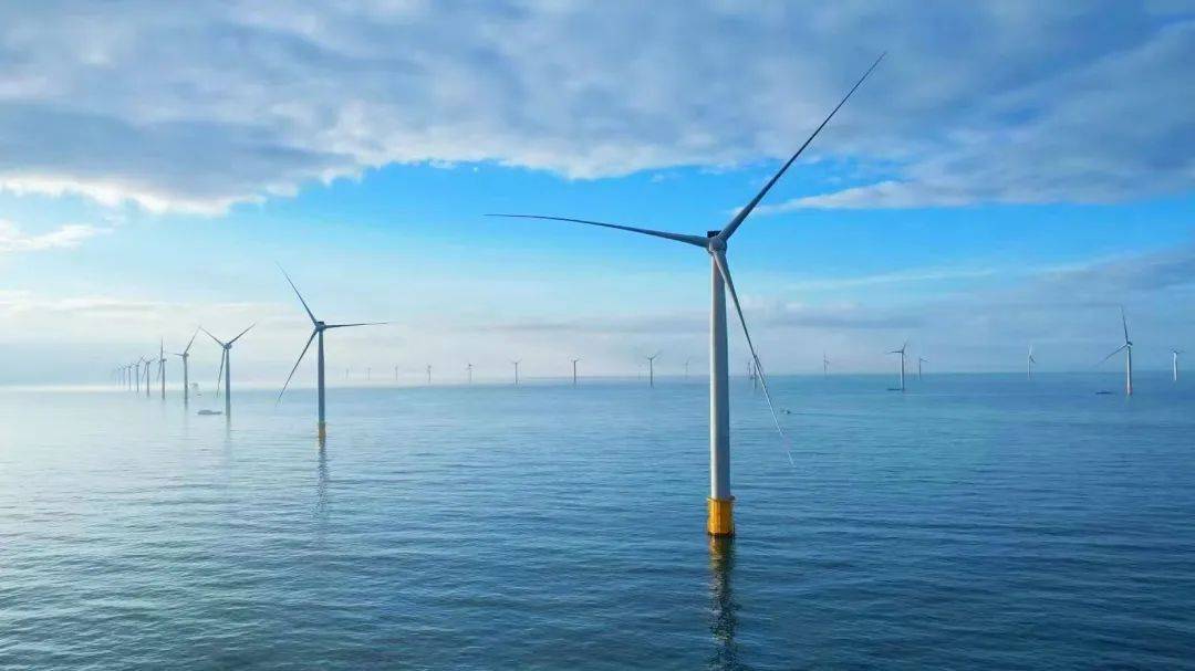 18兆瓦海上风电机组在汕吊装成功