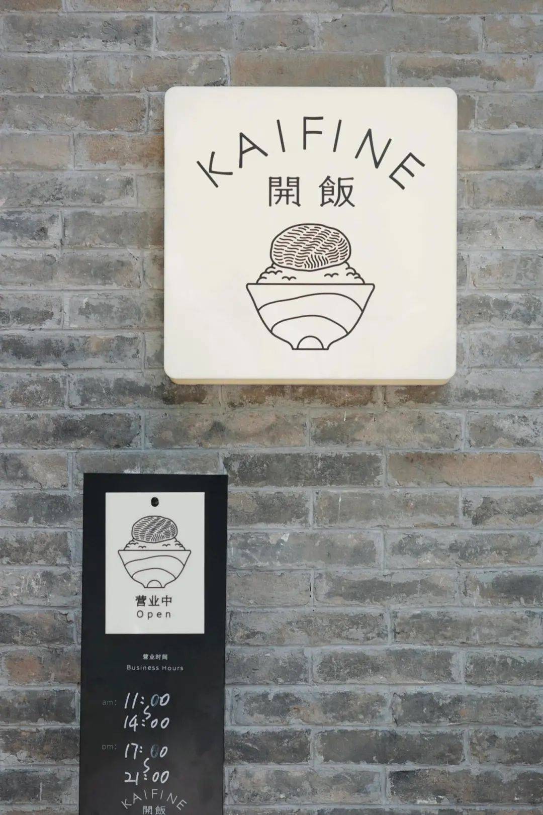 友骑行之后可以让人大快朵颐多汁的肉饼搭配酸黄瓜外皮烤得很香甚至有