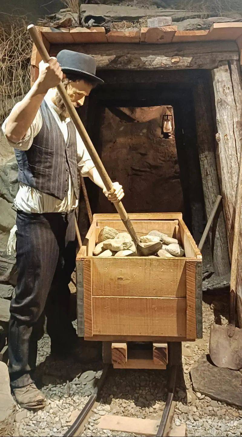 华人淘金者航海线路以下是在皇后镇湖区博物馆的照片在博物馆,我们