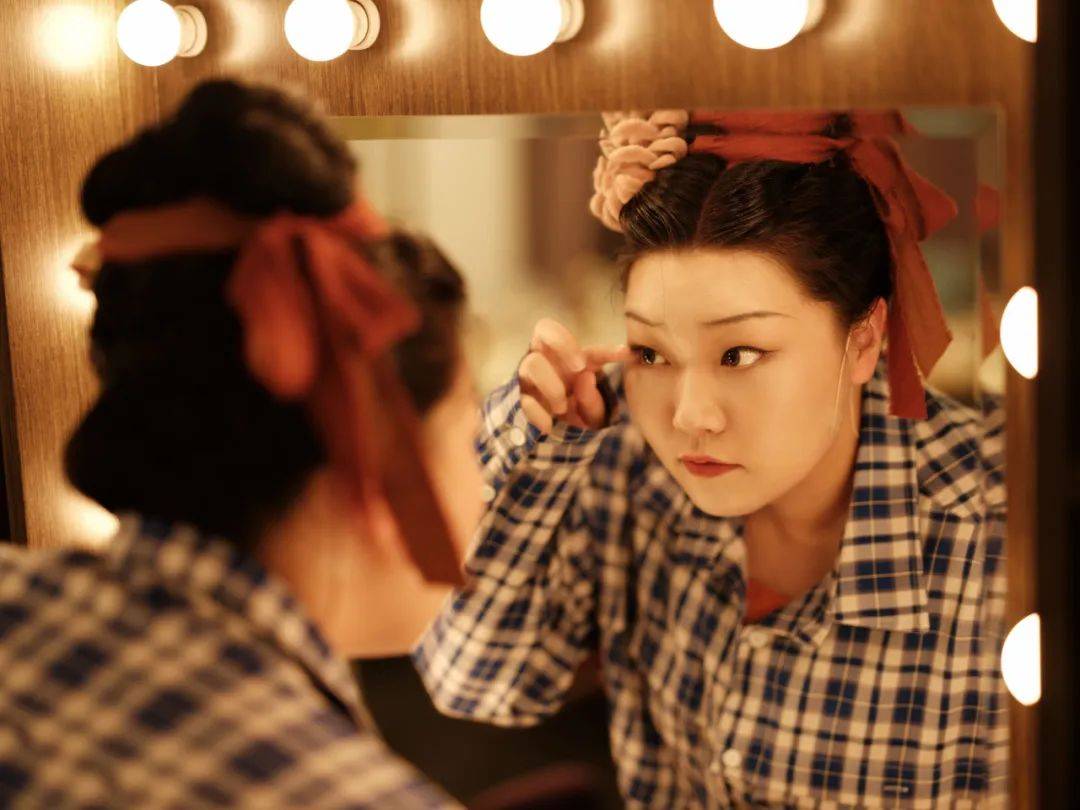 "离谱到中场就在按头安利!